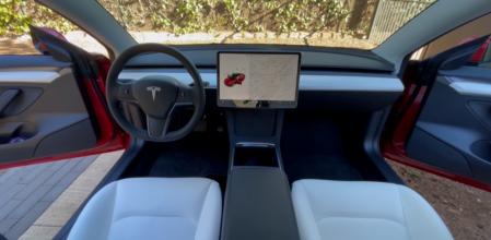 El inconfundible diseño de Tesla ofrece ciertas genialidades, pero también algunos aspectos mejorables a nivel de funcionalidad.