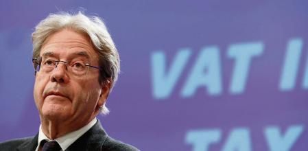 Brussels (Belgium), 08/12/2022.- European Commissioner in charge of Economy Paolo Gentiloni gives a press conference on VAT in the Digital Age and the Directive on Administrative Cooperation (DAC8) at the European Commission in Brussels, Belgium, 08 December 2022. (Bélgica, Bruselas) EFE/EPA/STEPHANIE LECOCQ