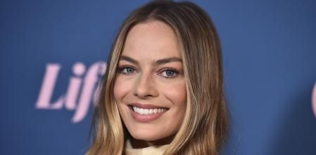 Margot Robbie ha cambiado su estilo tras finalizar su contrato con Chanel