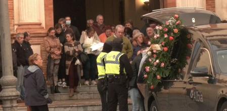 Dolor en el entierro del abuelo de Daniel