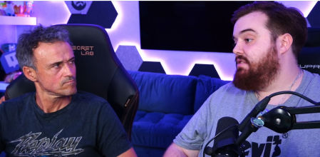 Luis Enrique e Ibai charlando en Twitch