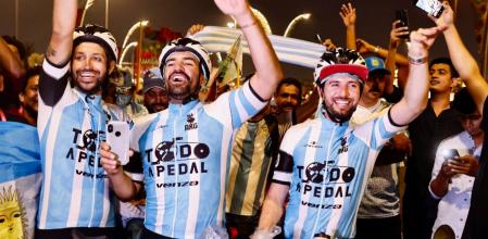 3 amigos naturales de Córdoba (Argentina) cruzaron 10.000 km para ve la Scaloneta