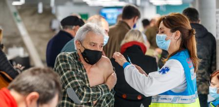 El primer refuerzo covid en noviembre del 2021