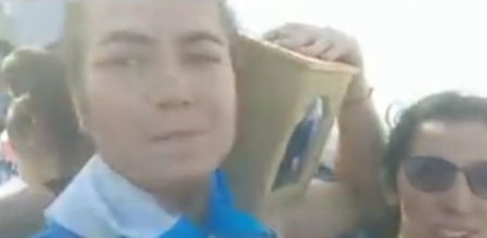 El joven explica su caso en medio de la celebración