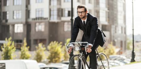 En bélgica, el uso de la bicicleta es muy popular cómo deporte y cómo medio de transporte entre commuters