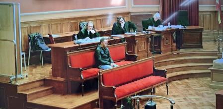 Aitor García, sentado en el banquillo de los acusados durante el juicio celebrado en la Audiencia de Barcelona