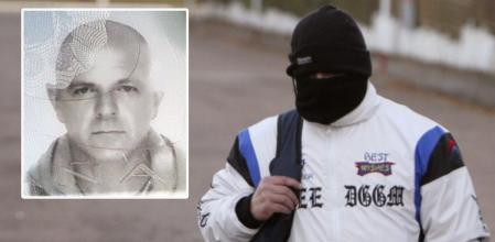 Imagen reciente de Miguel Ricart junto a una fotografía de cuando salió de prisión con la cara tapada