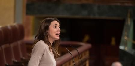 GRAF8613. MADRID, 21/12/2022.- La ministra de Igualdad, Irene Montero, interviene en el Pleno del Congreso de los Diputados durante el debate para la aprobación del Dictamen de la Ley para la Igualdad Real y Efectiva de las Personas Trans y para la Garantía de los Derechos de las Personas LGTBI. EFE/Fernando Villar