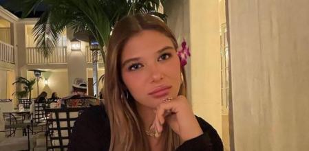 Lamas es artista y modelo.