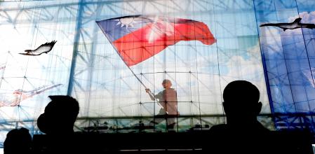 La bandera de Taiwán, ayer en el Ministerio de Defensa en Taipéi