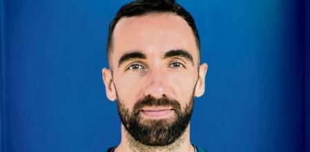 foto XAVIER CERVERA 28/12/2022 Sergi Darder Moll (Artá, Baleares, 22 de diciembre de 1993) es un Tras jugar en el club Artá y pasar por el Manacor, firmó por las categorías inferiores del R. C. D. Espanyol en julio de 2007. En el año 2012 firmó por el Atlético Malagueño. Al año siguiente realiza la pretemporada y sube al primer equipo, el Málaga C. F., en la pretemporada de la campaña 2013-14, debutando en Primera División y convirtiéndose en titular habitual. En la temporada 2015-16 comienza la Liga BBVA en el Málaga C. F., pero es traspasado antes de disputar la segunda jornada al Olympique de Lyon francés. En la temporada 2017-18 fue traspasado al R. C. D. Espanyol, equipo en el que se había formado futbolista español que juega como centrocampista en el Real Club Deportivo Espanyol de Barcelona