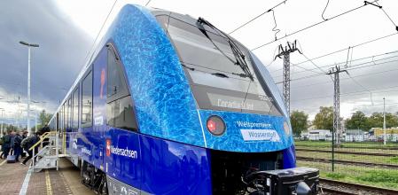 Tren de hidrógeno de Alstom en las vías de la planta que la empresa tiene en Henningsdorf