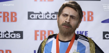 José Mota se convierte en Leo Messi en el especial de Nochevieja y se rebela contra Putin