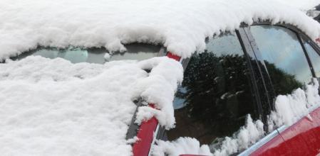 Hay que mantener el motor arrancado y la calefacción encendida.