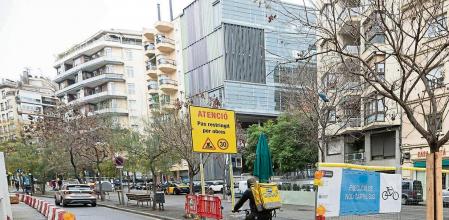 Primeros trabajos incluirán la ejecución de cruces de servicios; la construcción de aceras pasantes en los cruces de la calle de Sant Eusebi, en el lado mar, y en la calle de Lincoln, en los dos lados, y la ampliación de las aceras en la calle de Madrazo y en la vía Augusta, a la altura de la Escuela Nostra Senyora de Lurdes,