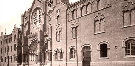 Fachada de la iglesia.