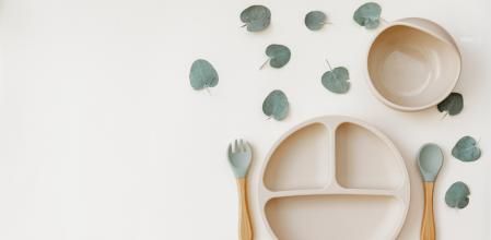 Las vajillas de destete no solo son prácticas sino que contribuyen a la educación alimentaria y motriz del bebé