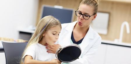 La terapia del habla es el tratamiento habitual para la apraxia