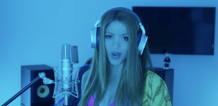 Shakira en el videoclip de su canción junto a Bizarrap