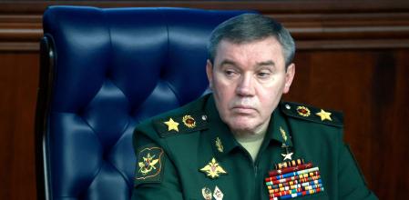 Valeri Guerásimov durante una reunión reciente con miembros del Ministerio de Defensa en Moscú