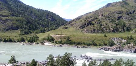 Una vista de la cueva Nizhnetytkesken en Altai (Rusia)