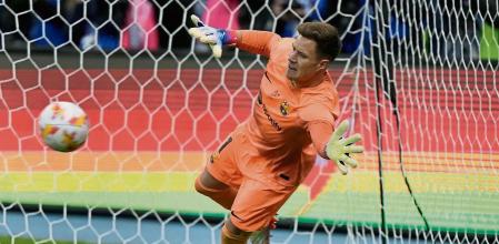 Barcelona's goalkeeper Marc-Andre ter Stegen jumps to save a penalty kick during a semifinal soccer match in the Spanish Super Cup between Barcelona and Real Betis, in Riyadh, Saudi Arabia, Thursday, Jan. 12, 2023. (AP Photo/Hussein Malla)