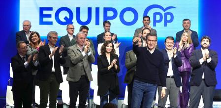 El presidente del PP con todos los candidatos a las elecciones autonómicas y los presidentes del PP que gobiernan, en una convención celebrada en Zaragoza