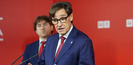 El primer secretario del PSC, Salvador Illa, durante una rueda de prensa tras una reunión con el secretario general del PSE-EE, Eneko Andueza, en la sede del PSE-EE, en Euskadi