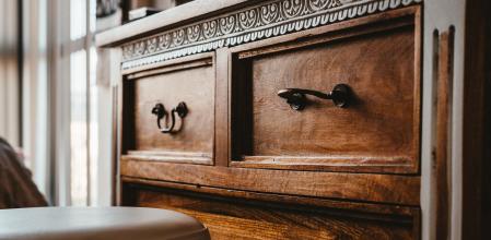 La humedad es el mayor riesgo para los muebles de madera.