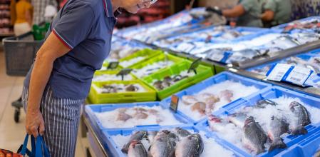 Costco, Plusfresc, Esclat e Hipercor son los mejores súper para comprar pescado fresco según la encuesta de la OCU