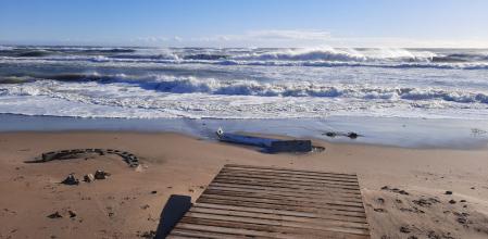 Desperfectos en la pasarela por el paso de la borrasca Gérard.