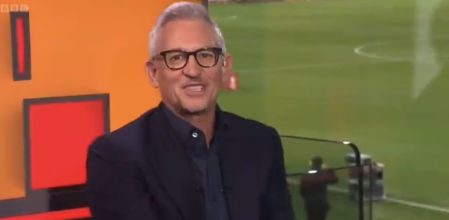 Gary Lineker escucha gemidos pornográficos en directo y comienza a reírse