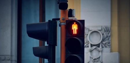 Los peatones también deben cumplir con obligaciones en la vía pública