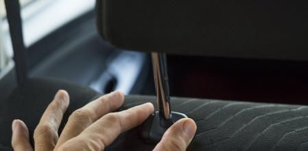 Nunca debes dejar el reposacabezas en su posición más baja, ya que ello agravaría posibles lesiones.