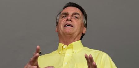 Jair Bolsonaro es conceptuado en el libro de Juliana Dal Piva como “el padrino” de la mafia familiar