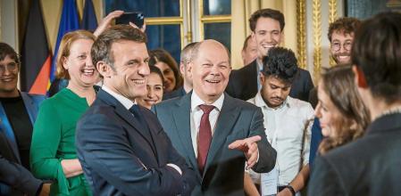 22 January 2023, France, Paris: German Chancellor Olaf Scholz (C), speaks alongside President of France Emmanuel Macron (L) and German Minister for Family Affairs, Senior Citizens, Women and Youth Lisa Paus (R) at the Franco-German Council of Ministers to mark the 60th anniversary of the Elysee Treaty. The Elysee Treaty was signed on January 22, 1963 by Konrad Adenauer and Charles de Gaulle to seal the Franco-German friendship and cooperation between the two countries. Photo: Michael Kappeler/dpa 22/01/2023 ONLY FOR USE IN SPAIN