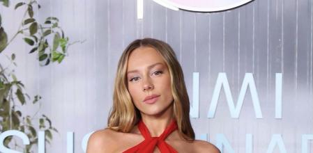 Ester Expósito con su melena rubia ondulada