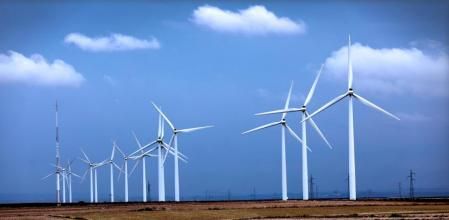 foto XAVIER CERVERA 17/06/2021 (cerca de Belchite) energia eolica (molinos d viento) y placas fotovoltaicas (energia solar) en la comunidad autonoma de aragon, españa