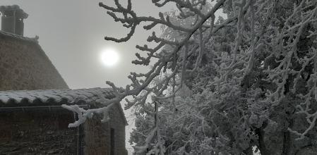 Postal invernal en el santuario de Pinós.