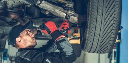 Cuando detectamos que la suspensión del coche no funciona correctamente, debemos acudir al taller para sustituir sus elementos