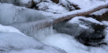 Gran capa de hielo en la Riera Major.