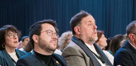 EL PRESIDENT PERE ARAGONÉS JUNTO A ORIOL JUNQUERAS EN EL 29º CONGRESO NACIONAL D'ERC EN LLEIDA. FOTO MARC CARNICE