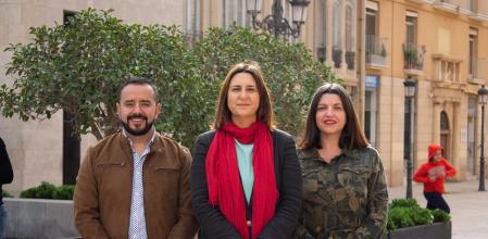 De los tres candidatos de EU a las elecciones de la imagen -Antoni Llorente (Castellón), Rosa Pérez (Valencia)y Estefanía Blanes (Alicante)- dos han dimitido.