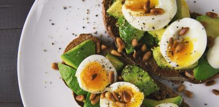 Las proteínas y el hierro son nutrientes esenciales a partir de los 55 años.