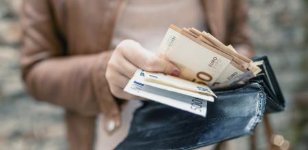 El 70% de las mujeres de entre 25 y 39 años ahorra parte de su sueldo