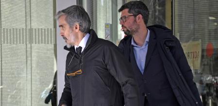 Cristóbal Martell y Arnau Xumetra a la salida de la Ciutat de la Justícia, ayer