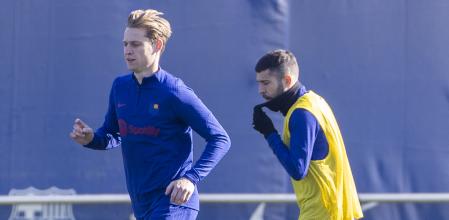 Frenkie de Jong entrenando en la ciudad deportiva del Barça en la previa del partido contra el Sevilla