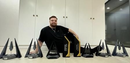 Ibai Llanos con sus premios Esland