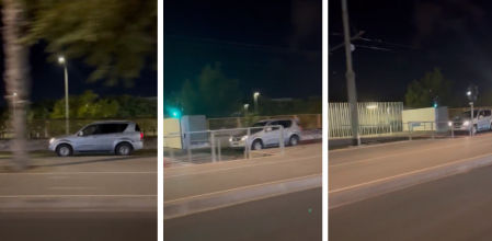 Imagen de un coche circulando por las vías de la línea 2 del TRAM de Alicante en Sant Vicent de Raspeig