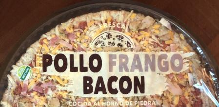 Le recomienda una pizza a un amigo y cuando le muestra el sabor se da cuenta de que lleva casi 2 años caducada